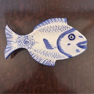 VESTAL ALCOBACA FISH PORTUGAL HAND PAINTED BLUE POTTERY BONE DISH/SPOON REST
